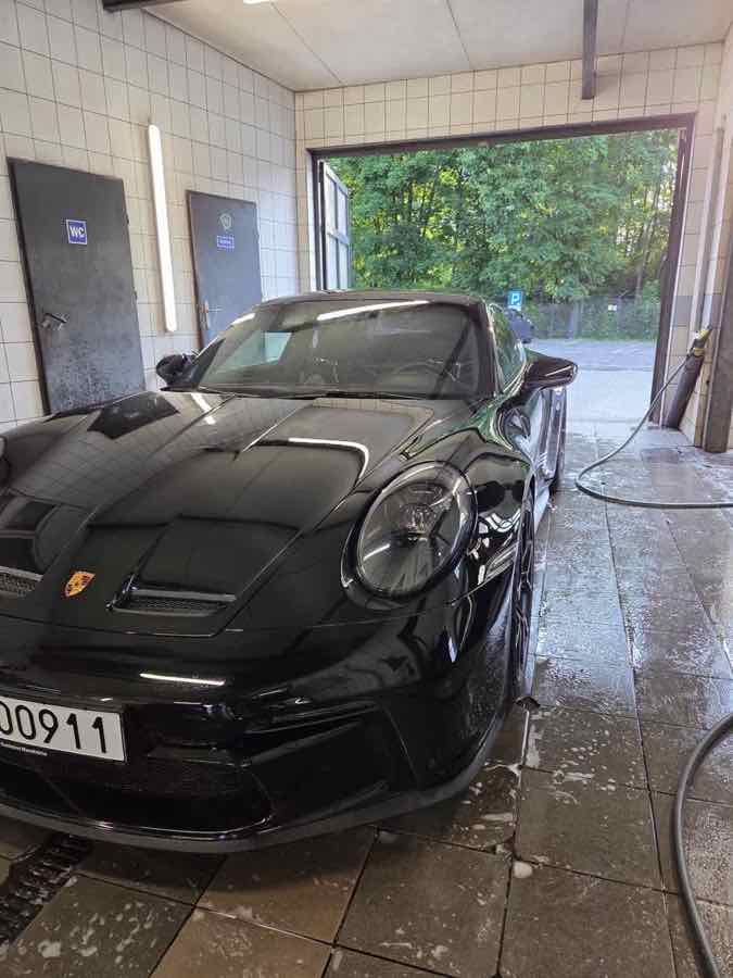 Porsche 911 podczas mycia ręcznego