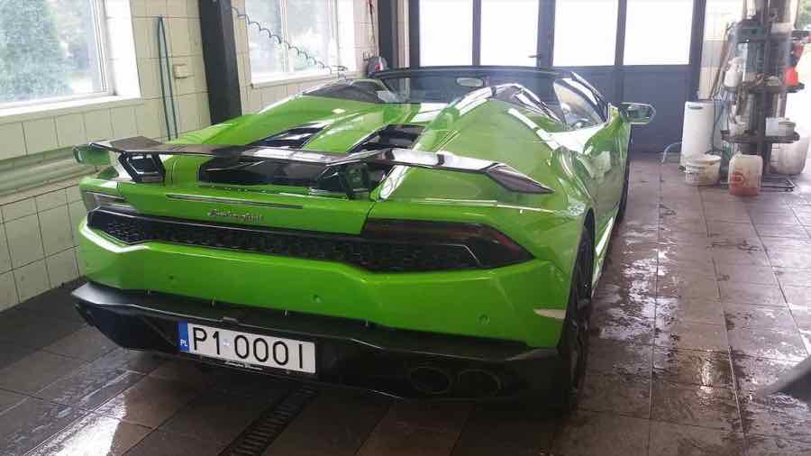 Lamborghini Huracán Spyder na myjni
