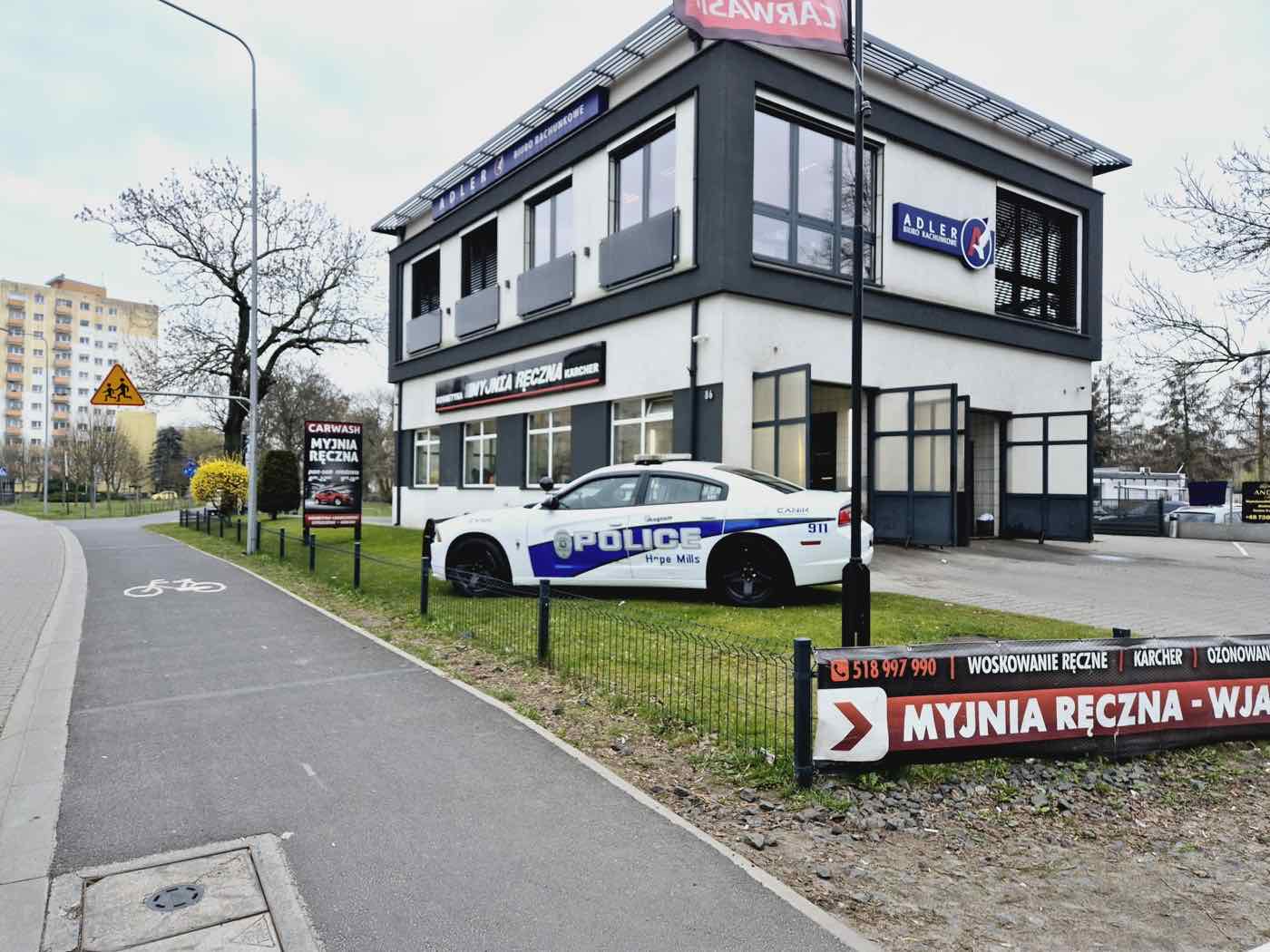 Budynek myjni Marcelińska od strony ulicy
